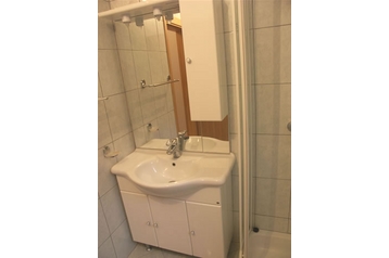 Ģimenes viesu māja Janjina 4